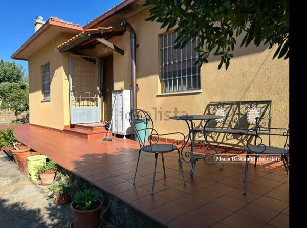 casa indipendente in vendita a Castiglione della Pescaia in zona Ampio