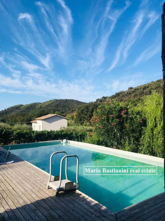 casa indipendente in vendita a Castiglione della Pescaia in zona Ampio