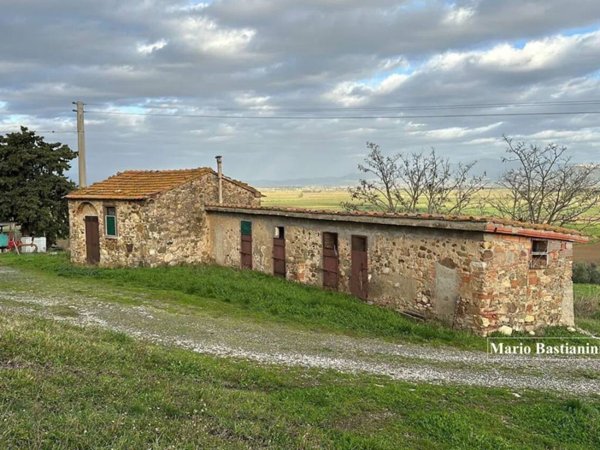 casa indipendente in vendita a Castiglione della Pescaia in zona Buriano
