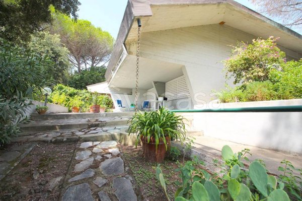 casa indipendente in vendita a Castiglione della Pescaia in zona Ampio