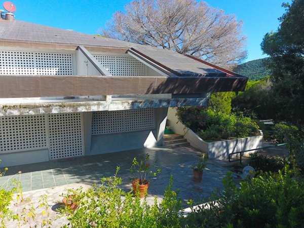 casa indipendente in vendita a Castiglione della Pescaia in zona Ampio