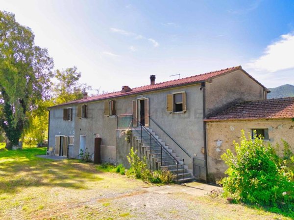 casa indipendente in vendita a Castiglione della Pescaia in zona Buriano