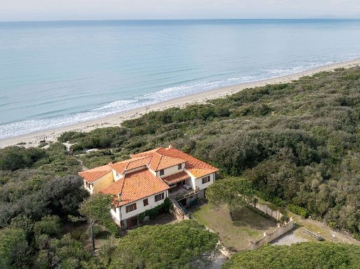 casa indipendente in vendita a Castiglione della Pescaia in zona Ampio