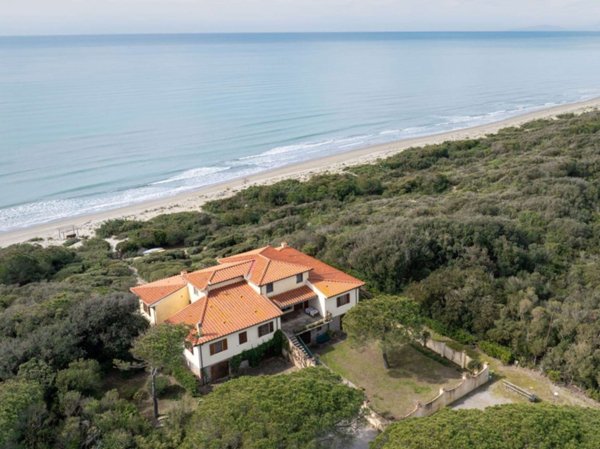 casa indipendente in vendita a Castiglione della Pescaia in zona Ampio
