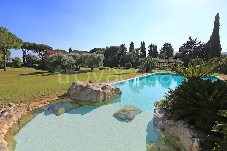 casa indipendente in vendita a Castiglione della Pescaia in zona Ampio