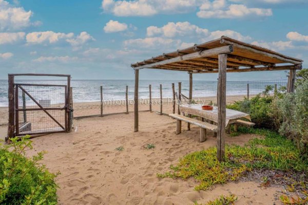 casa indipendente in vendita a Castiglione della Pescaia in zona Ampio