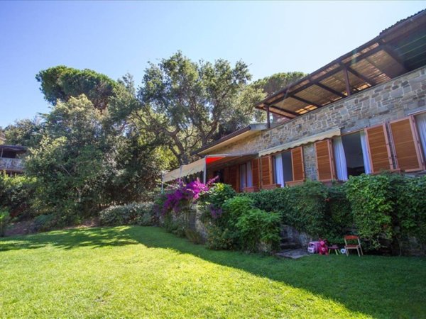 casa indipendente in vendita a Castiglione della Pescaia in zona Punta Ala