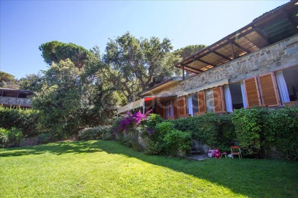 casa indipendente in vendita a Castiglione della Pescaia in zona Punta Ala