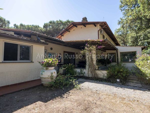 casa indipendente in vendita a Castiglione della Pescaia in zona Punta Ala