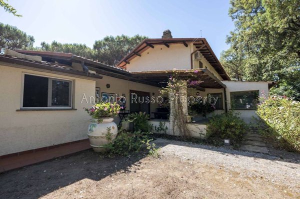 casa indipendente in vendita a Castiglione della Pescaia in zona Punta Ala
