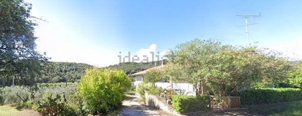 casa indipendente in vendita a Castiglione della Pescaia in zona Ampio