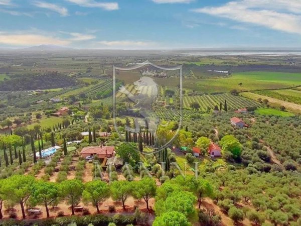 casa indipendente in vendita a Castiglione della Pescaia in zona Punta Ala