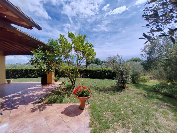 casa indipendente in vendita a Castiglione della Pescaia in zona Buriano