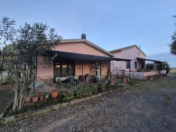 locale commerciale in vendita a Castiglione della Pescaia in zona Buriano