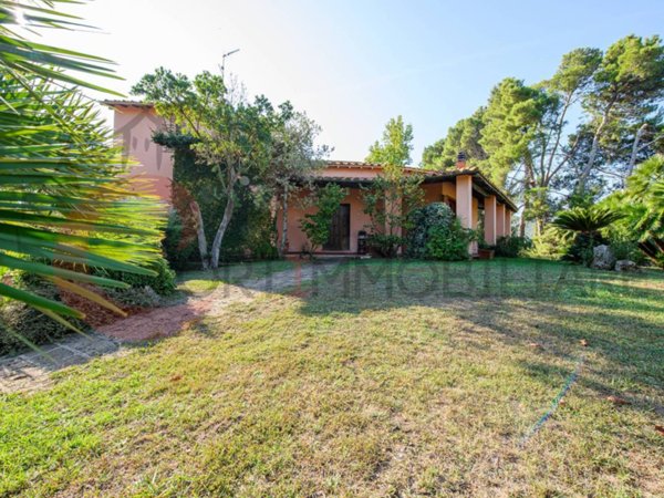 casa indipendente in vendita a Castiglione della Pescaia in zona Punta Ala