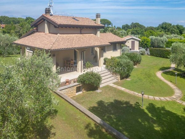 casa indipendente in vendita a Castiglione della Pescaia in zona Ampio