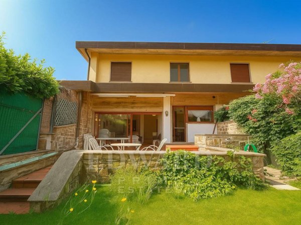 casa indipendente in vendita a Castiglione della Pescaia in zona Punta Ala