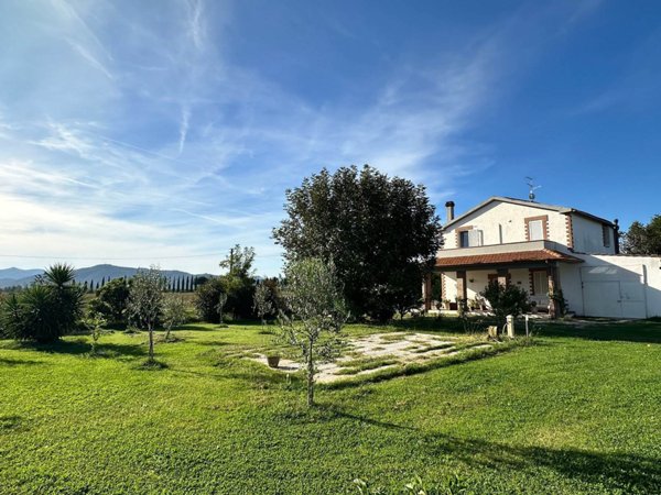casa indipendente in vendita a Castiglione della Pescaia in zona Ampio