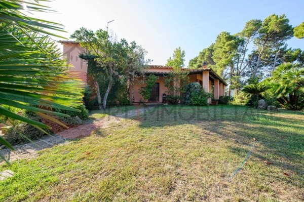 casa indipendente in vendita a Castiglione della Pescaia in zona Punta Ala