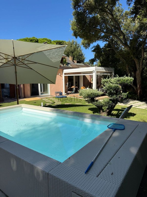 casa indipendente in vendita a Castiglione della Pescaia in zona Punta Ala