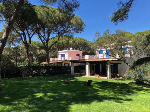 casa indipendente in vendita a Castiglione della Pescaia in zona Roccamare