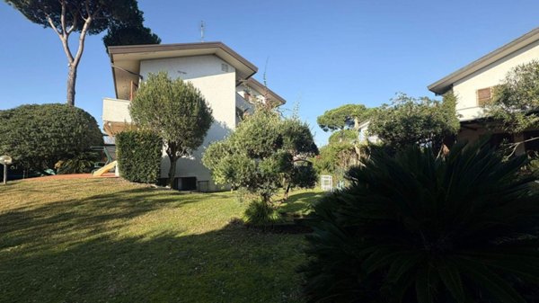 casa indipendente in vendita a Castiglione della Pescaia in zona Ampio