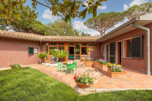 casa indipendente in vendita a Castiglione della Pescaia in zona Punta Ala