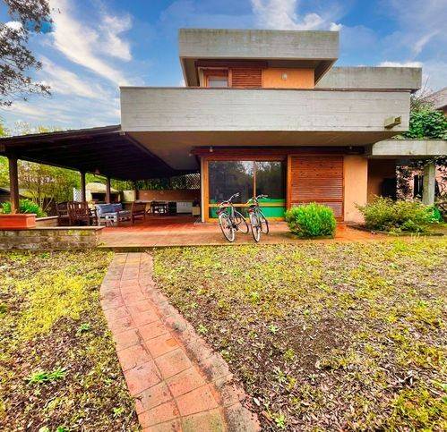 casa indipendente in vendita a Castiglione della Pescaia in zona Ampio