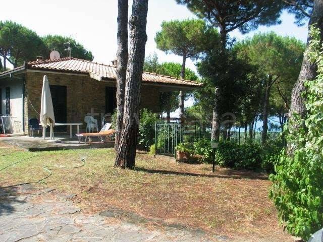 casa indipendente in vendita a Castiglione della Pescaia in zona Ampio