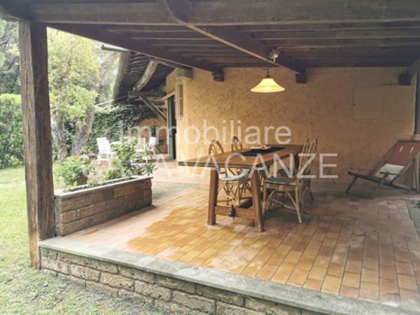 casa indipendente in vendita a Castiglione della Pescaia in zona Ampio