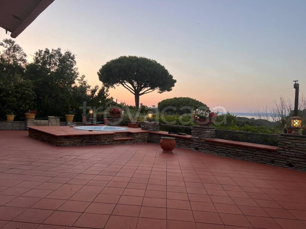 casa indipendente in vendita a Castiglione della Pescaia in zona Punta Ala