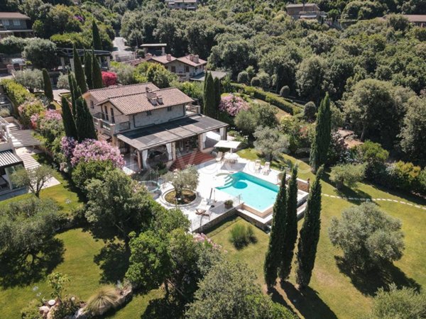 casa indipendente in vendita a Castiglione della Pescaia in zona Punta Ala