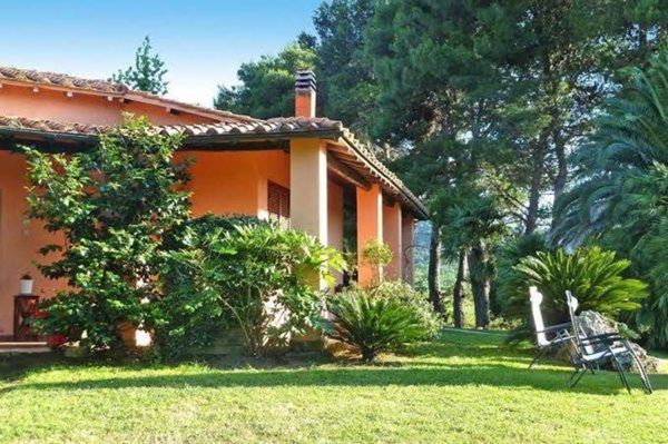 casa indipendente in vendita a Castiglione della Pescaia in zona Punta Ala