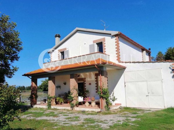 casa indipendente in vendita a Castiglione della Pescaia in zona Buriano