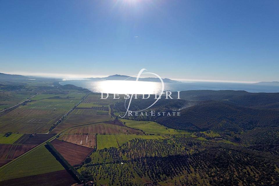 negozio in vendita a Castiglione della Pescaia in zona Buriano