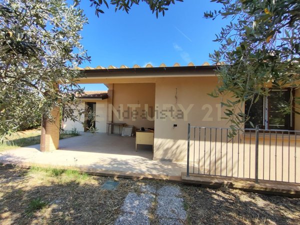 casa indipendente in vendita a Castiglione della Pescaia in zona Ampio