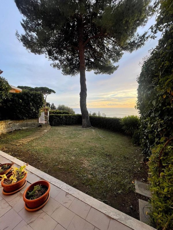 casa indipendente in vendita a Castiglione della Pescaia in zona Ampio