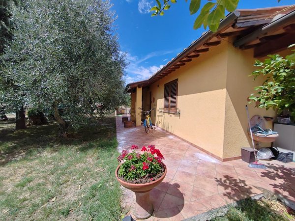 casa indipendente in vendita a Castiglione della Pescaia in zona Buriano