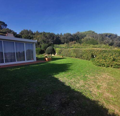 casa indipendente in vendita a Castiglione della Pescaia in zona Ampio
