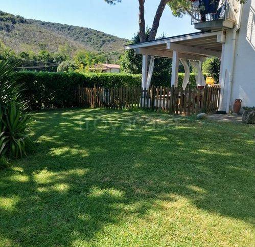 casa indipendente in vendita a Castiglione della Pescaia in zona Ampio