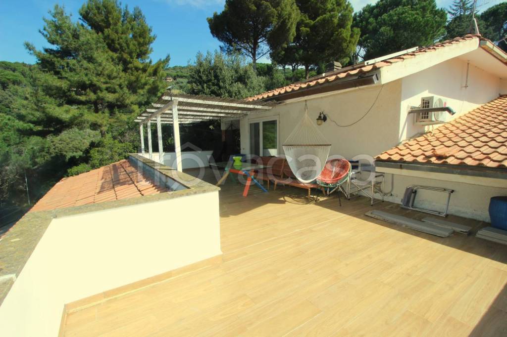 casa indipendente in vendita a Castiglione della Pescaia in zona Ampio