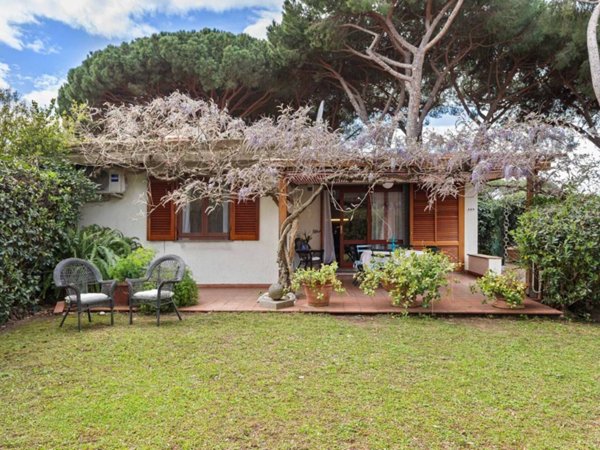 casa indipendente in vendita a Castiglione della Pescaia in zona Punta Ala