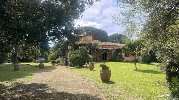 casa indipendente in vendita a Castiglione della Pescaia in zona Punta Ala