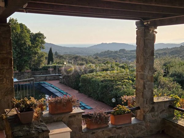 casa indipendente in vendita a Castiglione della Pescaia in zona Punta Ala