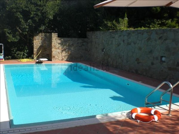 casa indipendente in vendita a Castiglione della Pescaia in zona Ampio