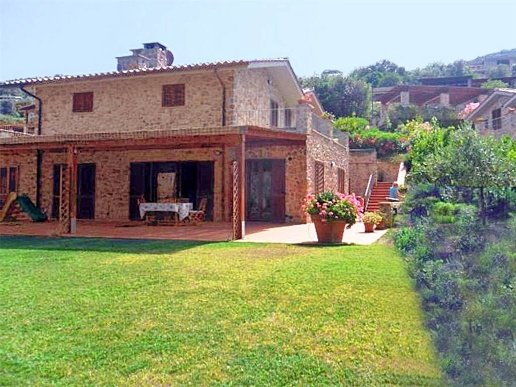 casa indipendente in vendita a Castiglione della Pescaia in zona Ampio