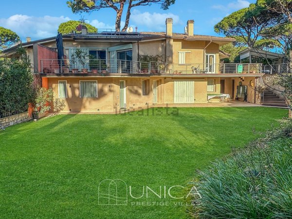 casa indipendente in vendita a Castiglione della Pescaia in zona Roccamare