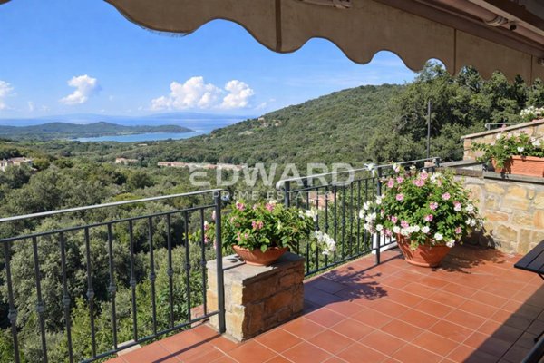 casa indipendente in vendita a Castiglione della Pescaia in zona Punta Ala