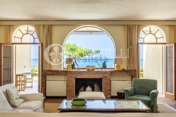 casa indipendente in vendita a Castiglione della Pescaia in zona Ampio