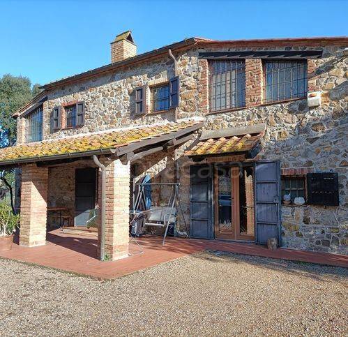 casa indipendente in vendita a Castiglione della Pescaia in zona Ampio